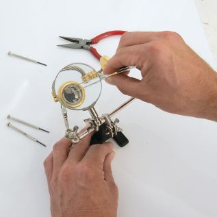 Derde hand met vergrootglas 63 mm 2,5x